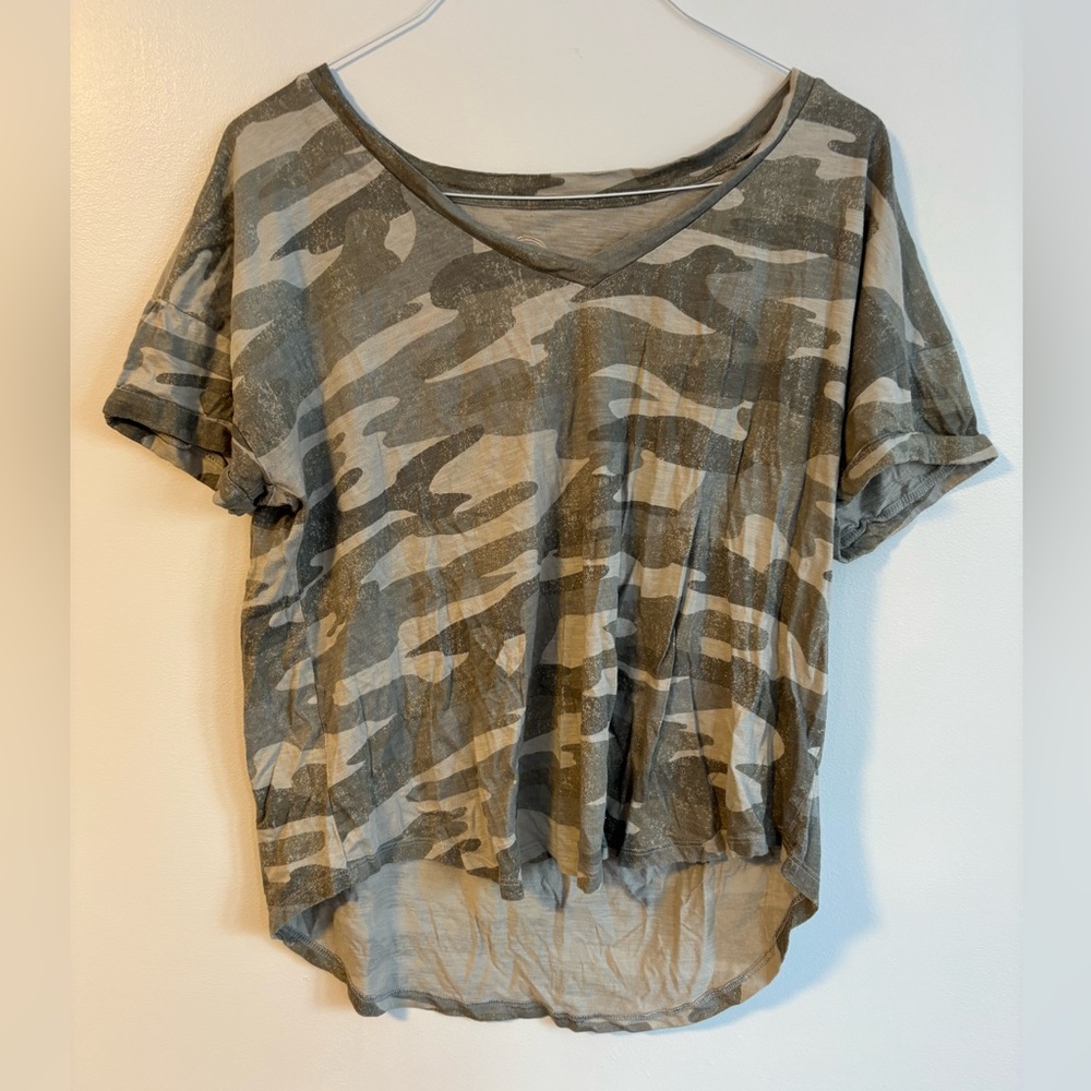 24/7 Maurices Green Tan Camo Short Sleeve Vneck Lightweight T-shirt Top Size XL